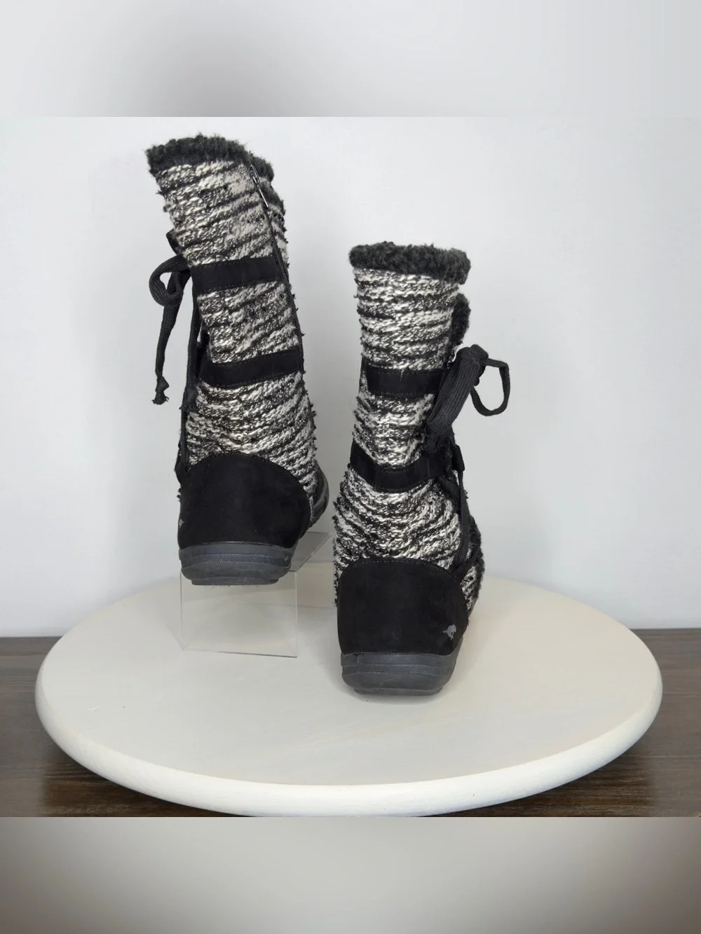 Rocket Dog Black & White Woven Boots - Size 10